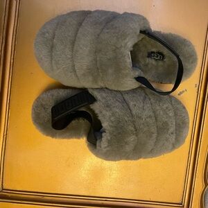 BRAND NEW UGG SUPER FLUFF SLIPPERS!!